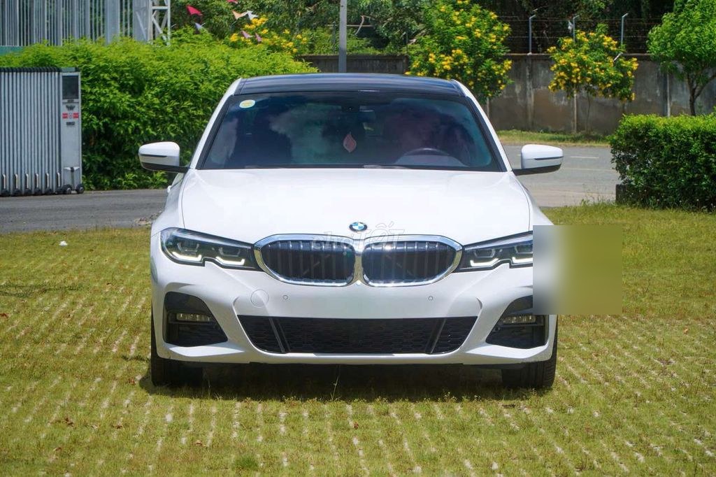 BMW 3 Series 2022 - ảnh 1