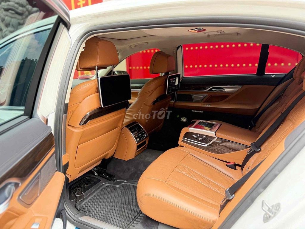 BMW 7 Series 2015 - ảnh 3