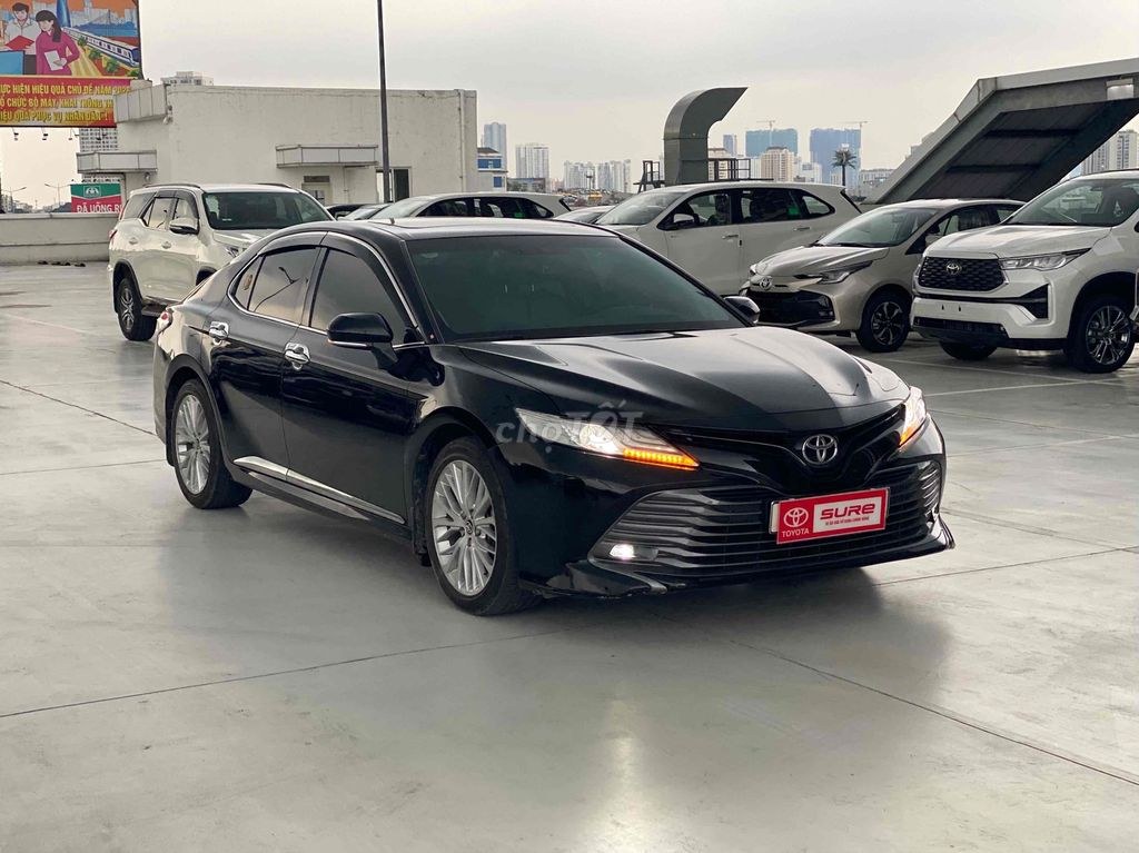 Toyota Camry 2021 - ảnh 1