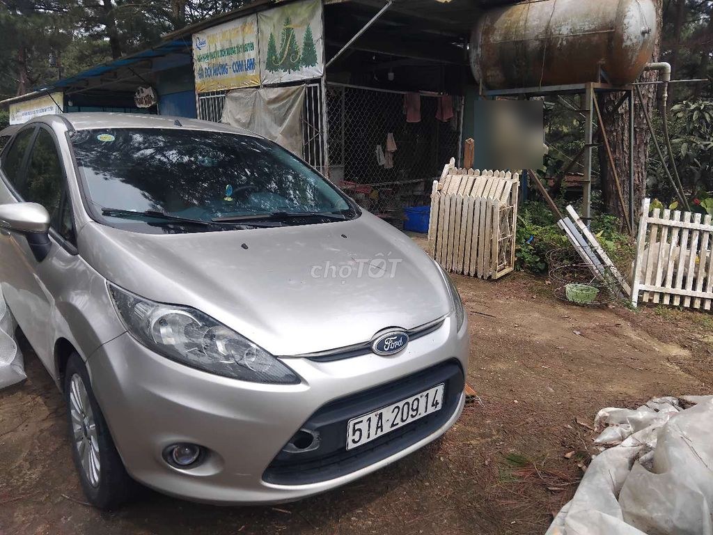Ford Fiesta 2012 - ảnh 2