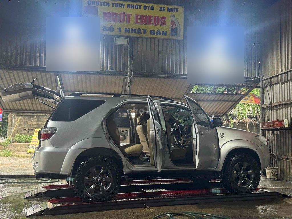 Toyota Fortuner 2010 - ảnh 2