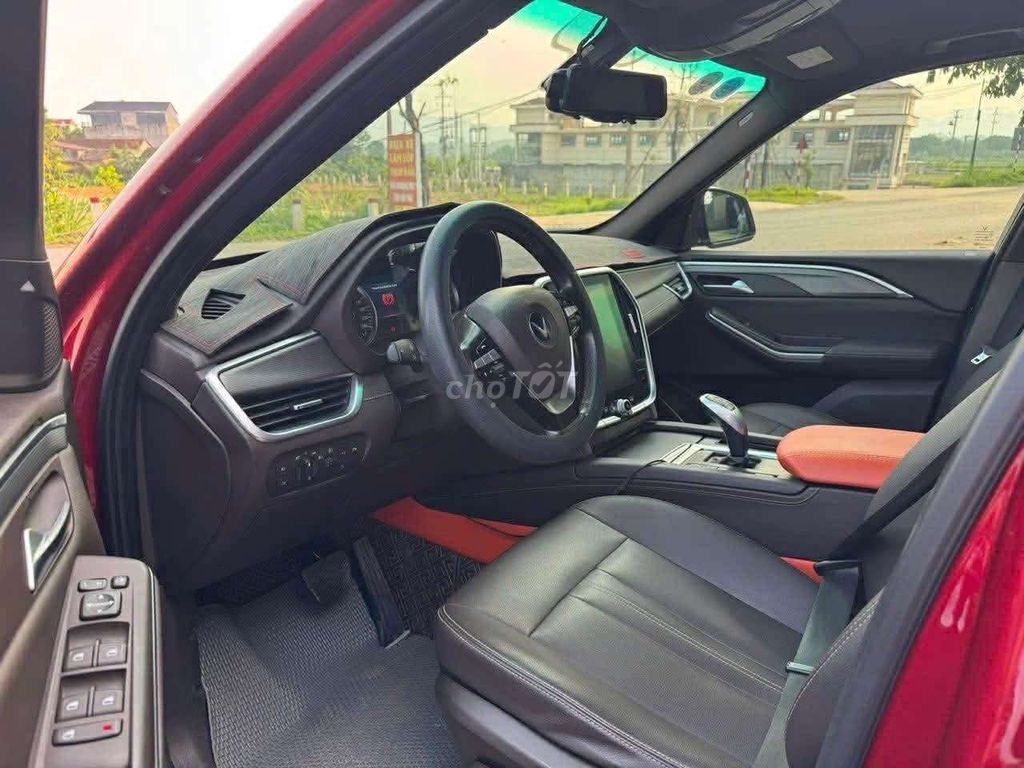 VinFast Lux SA2.0 2020 - ảnh 1
