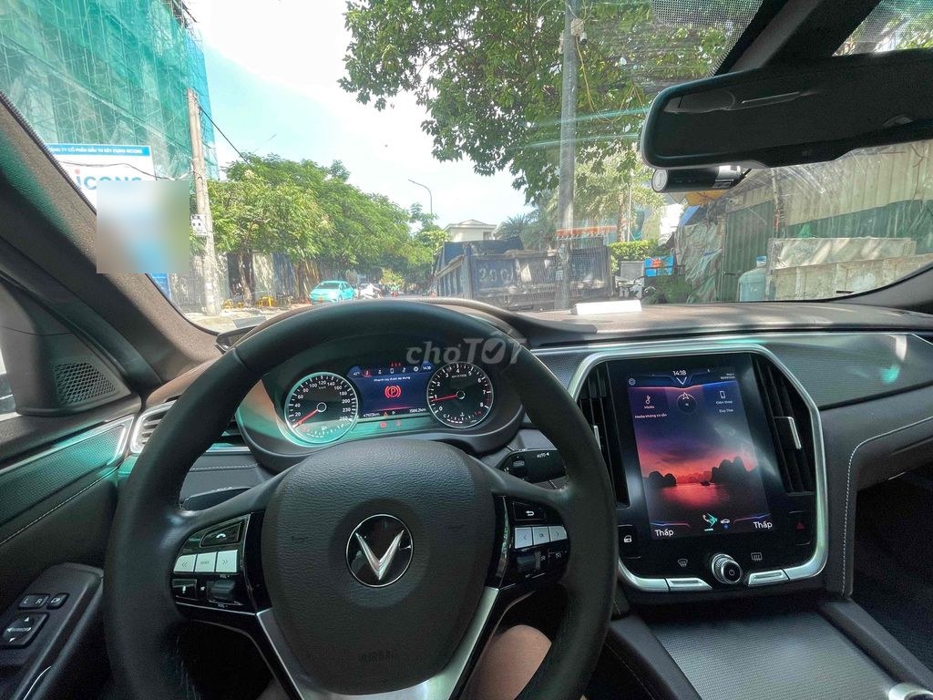 VinFast Lux A2.0 2021 - ảnh 1
