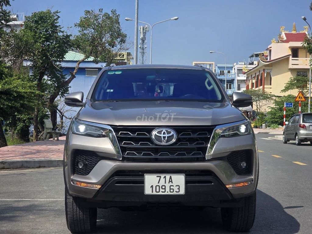 Toyota Fortuner 2021 - ảnh 1