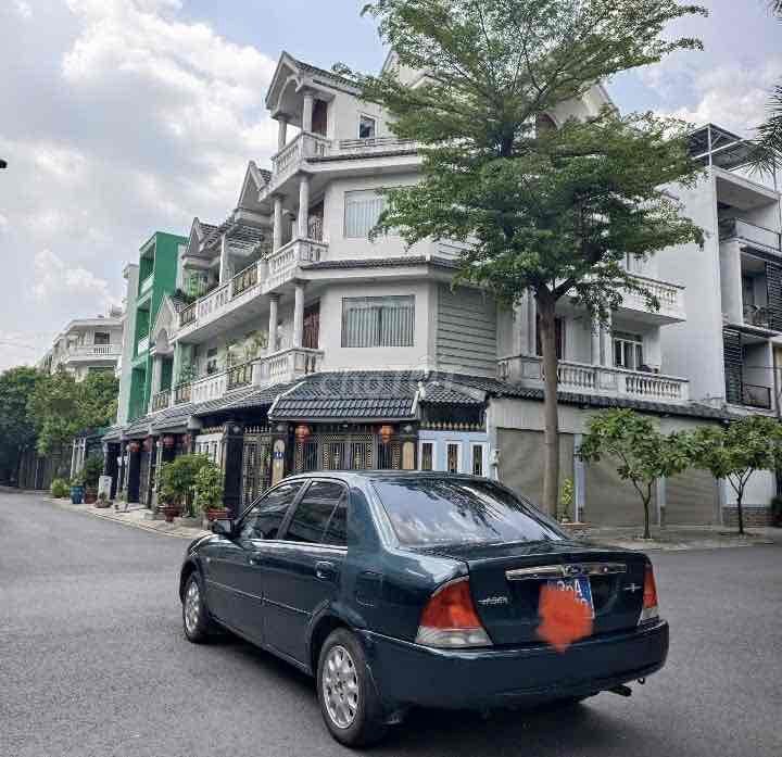 Ford Laser 2000 - ảnh 3