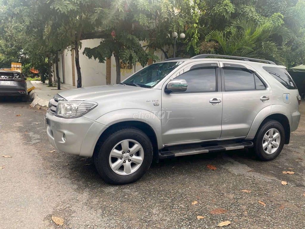 Toyota Fortuner 2009 - ảnh 3