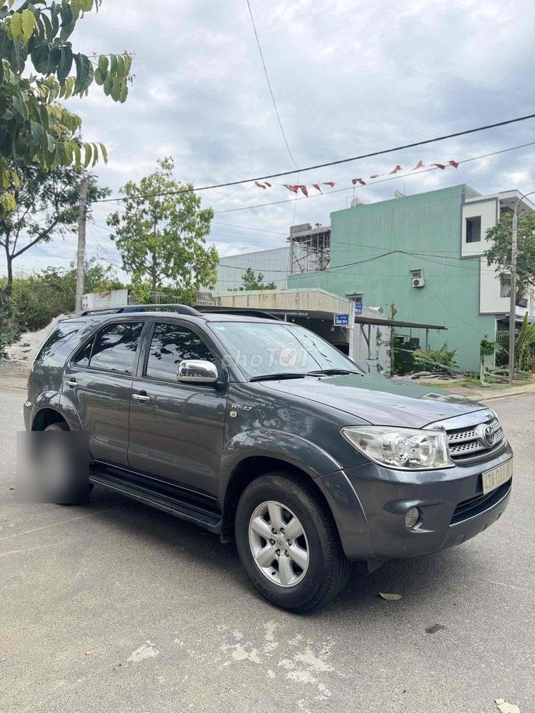 Toyota Fortuner 2010 - ảnh 1