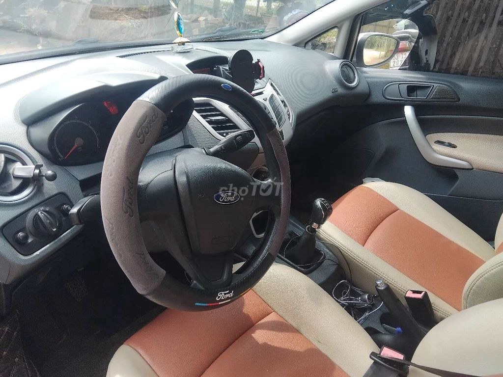 Ford Fiesta 2012 - ảnh 1