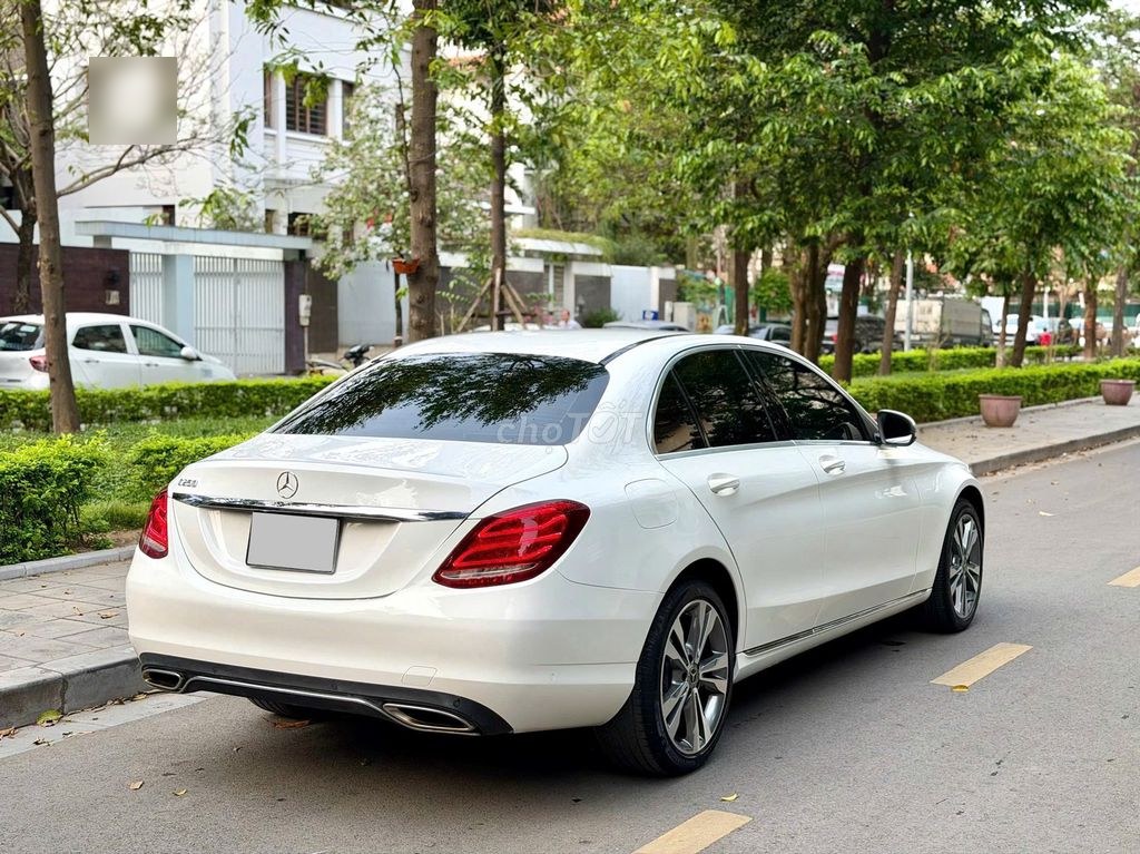 Mercedes Benz E Class 2023 - ảnh 1