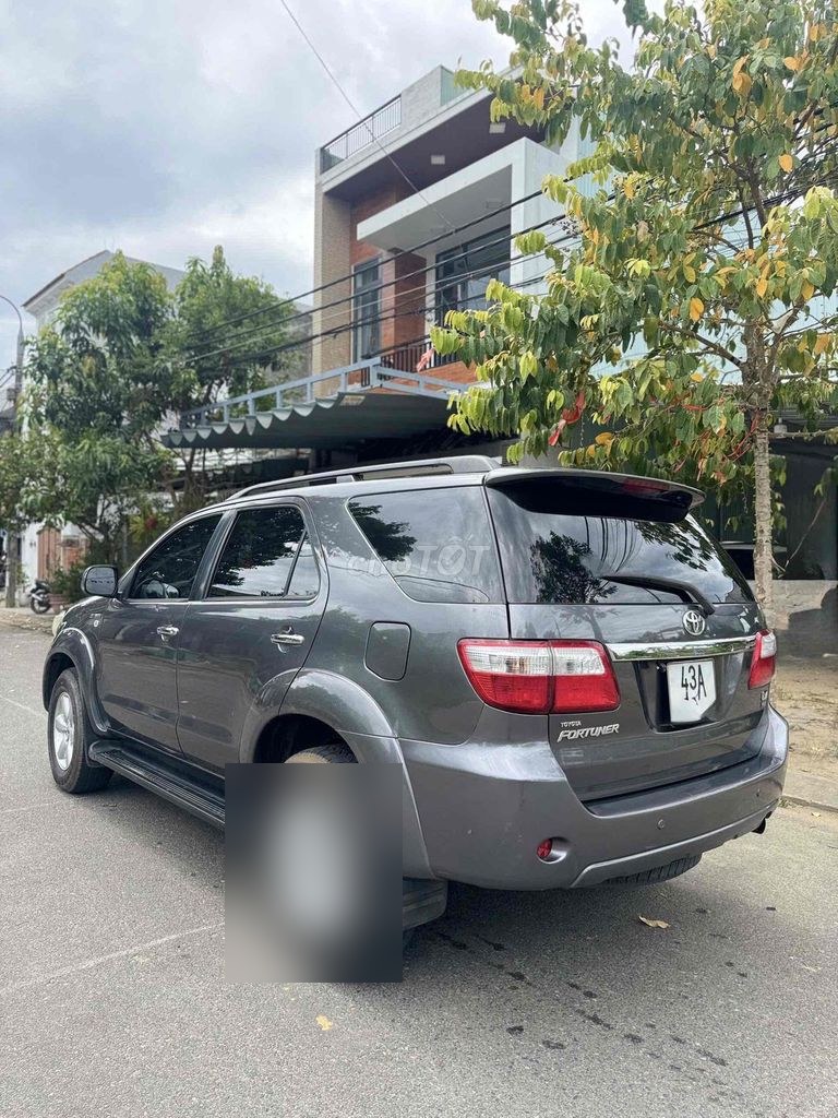 Toyota Fortuner 2010 - ảnh 3