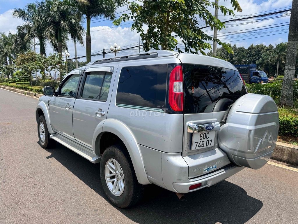 Ford Everest 2011 - ảnh 2