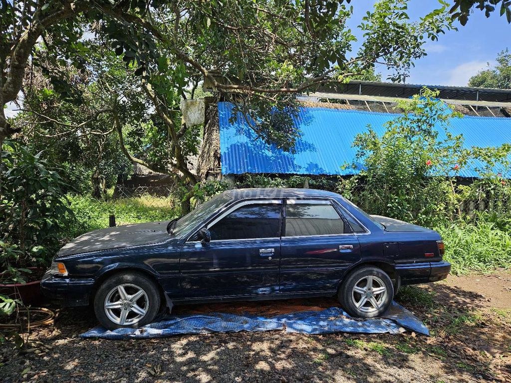 Toyota Camry 1987 - ảnh 1