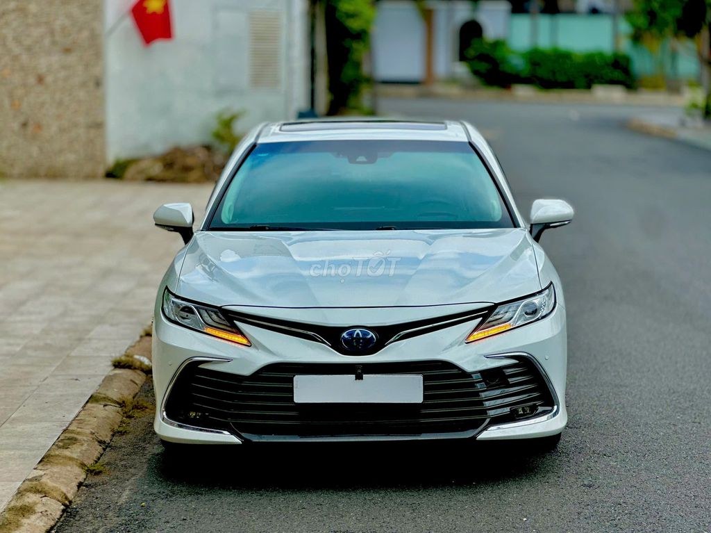 Toyota Camry 2021 - ảnh 1