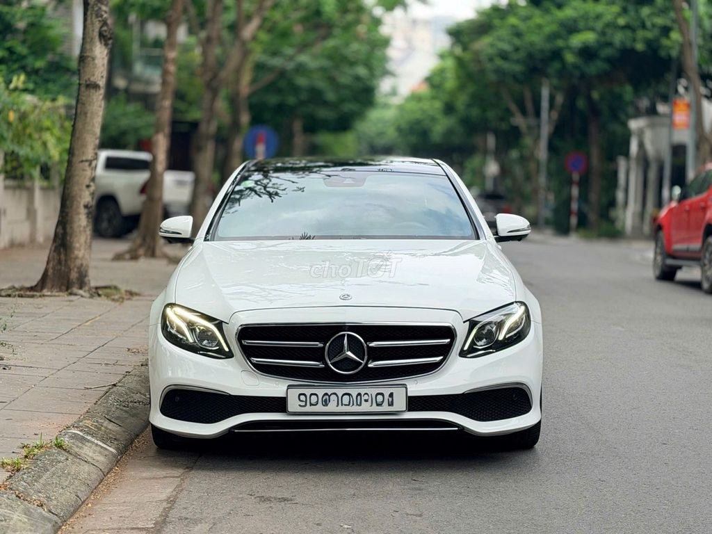 Mercedes Benz E Class 2023 - ảnh 1