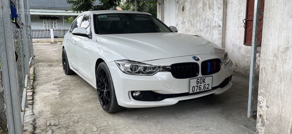 BMW 3 Series 2013 - ảnh 1