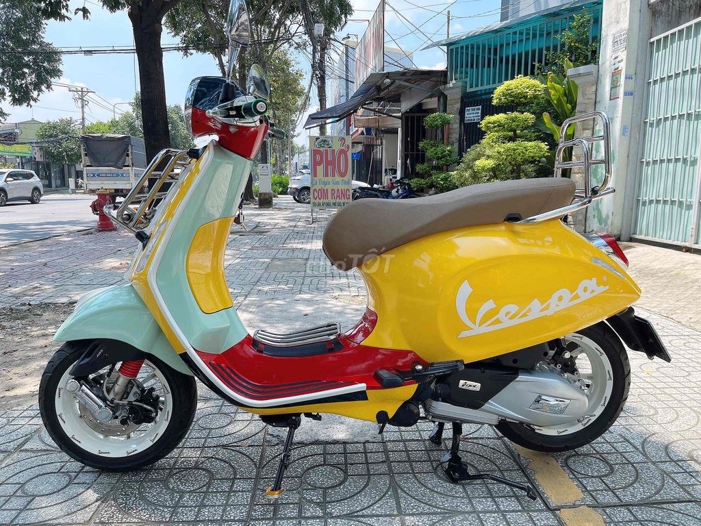 Vespa 2022 - ảnh 1