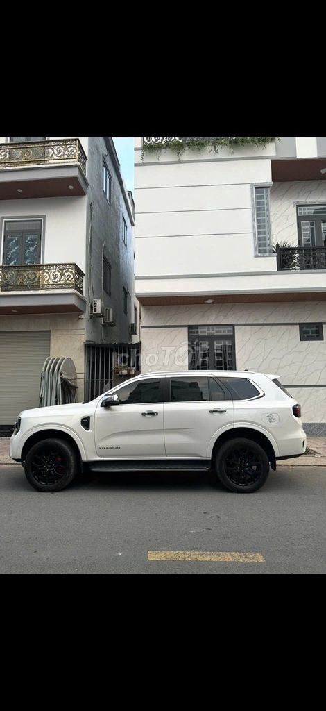 Ford Everest 2022 - ảnh 1