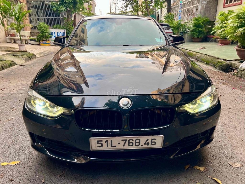 BMW 3 Series 2012 - ảnh 1