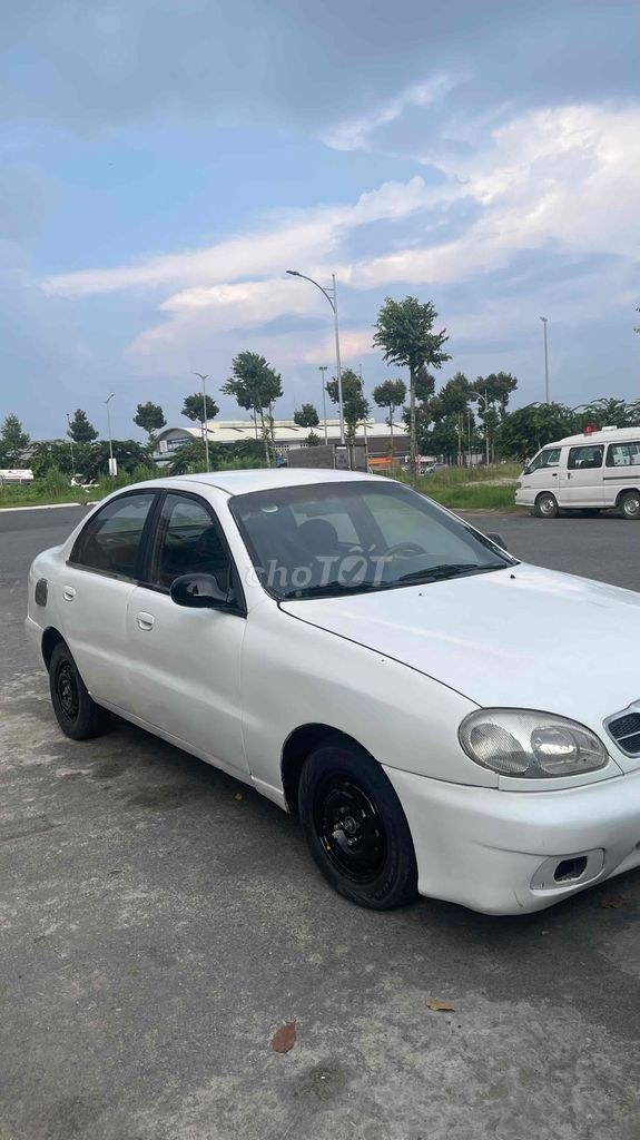 Daewoo Lanos 2002 - ảnh 1