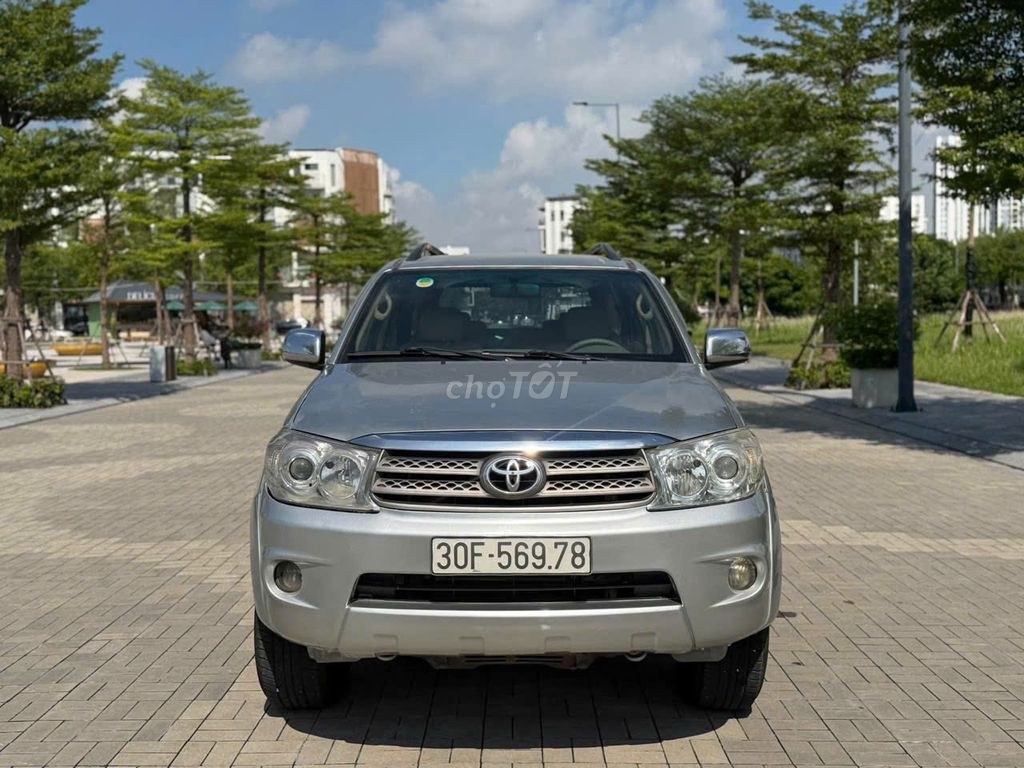 Toyota Fortuner 2010 - ảnh 1