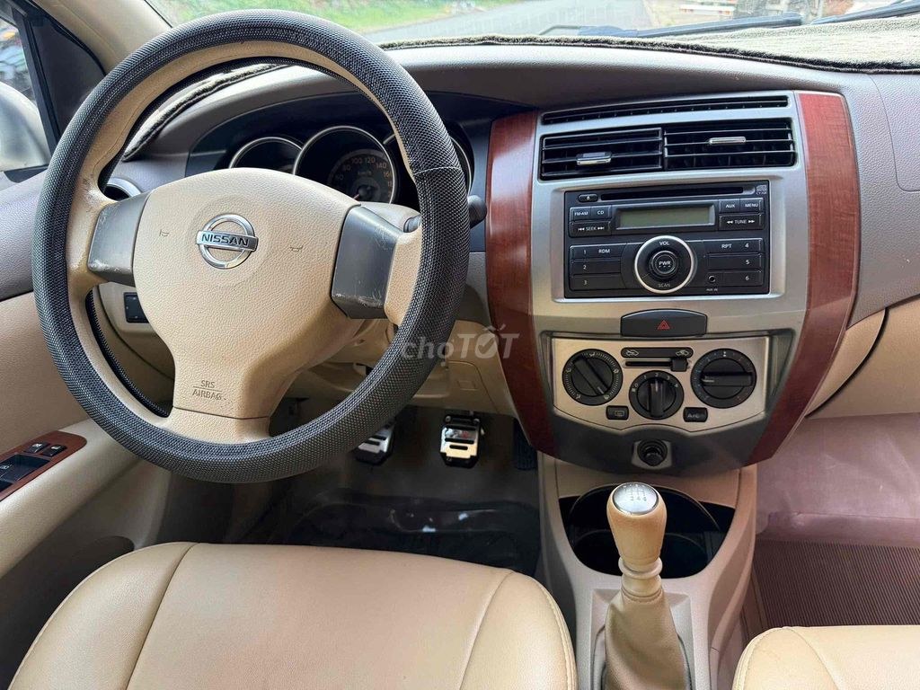 Nissan Livina 2011 - ảnh 1