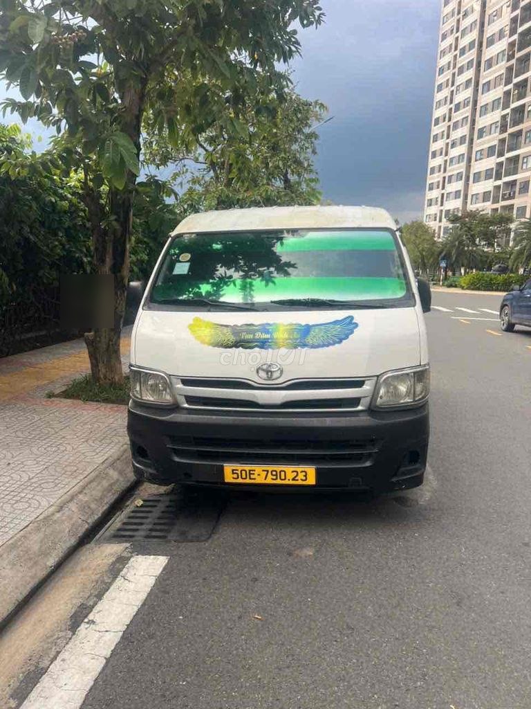 Toyota Hiace 2011 - ảnh 1