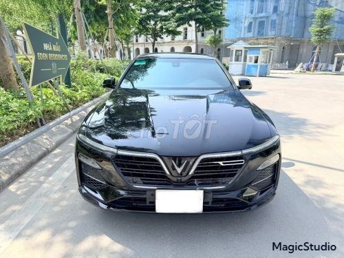 VinFast Lux A2.0 2021 - ảnh 1
