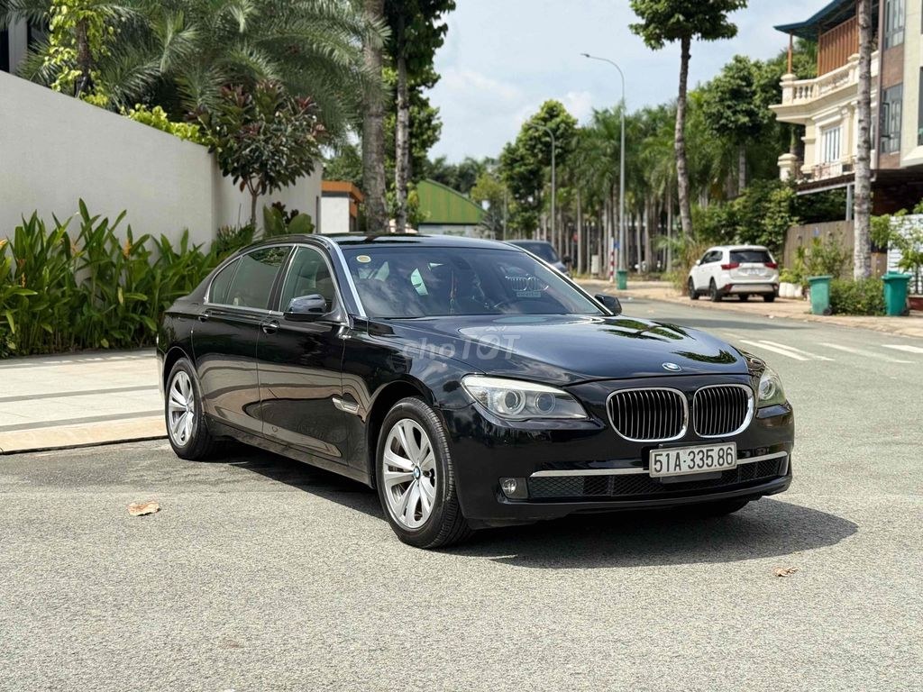 BMW 7 Series 2011 - ảnh 3