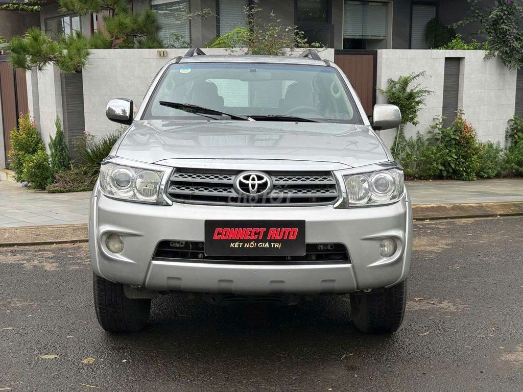 Toyota Fortuner 2011 - ảnh 1