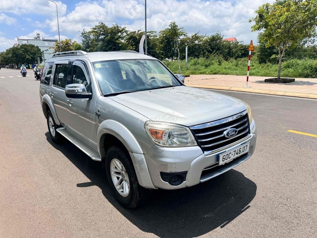 Ford Everest 2011 - ảnh 1