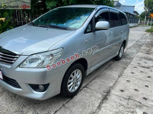 Toyota Innova 2.0E 2012 - ảnh 2