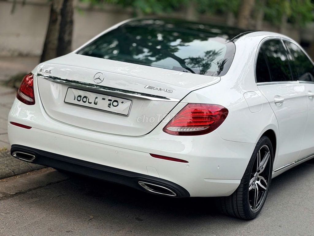 Mercedes Benz E Class 2023 - ảnh 1