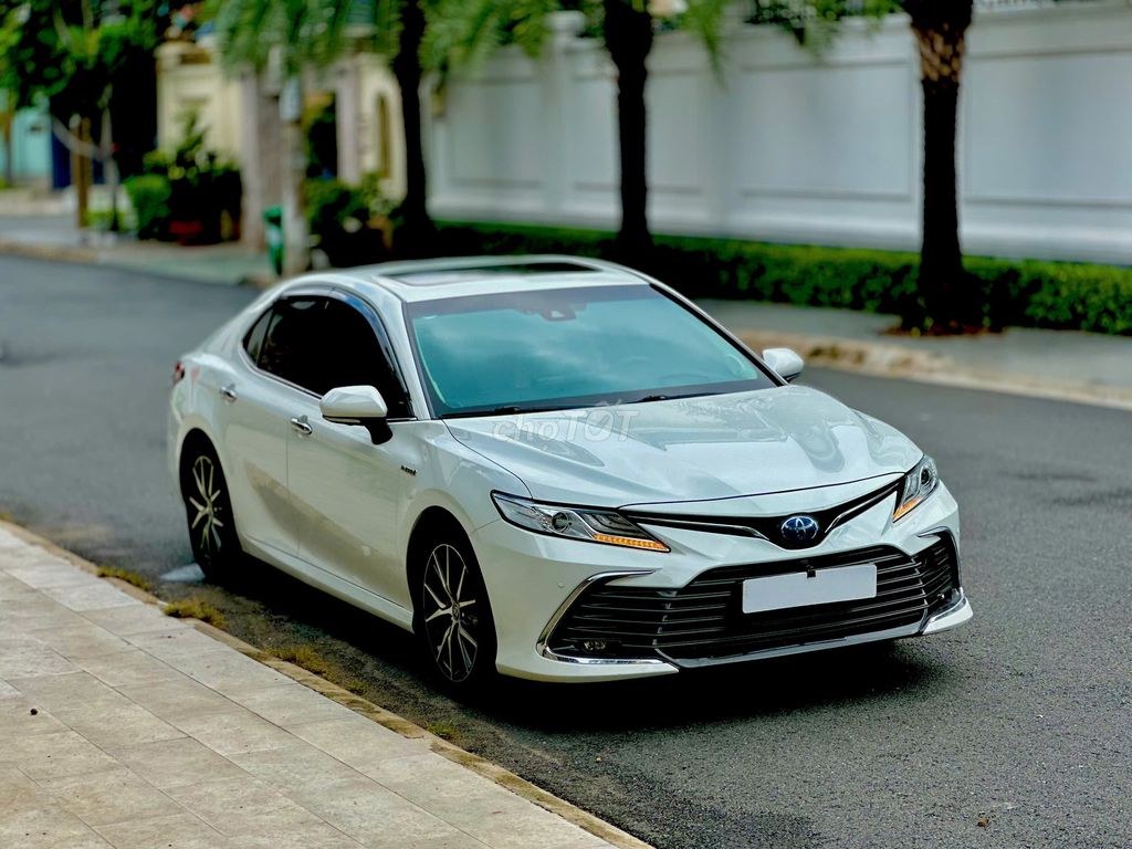 Toyota Camry 2022 - ảnh 1