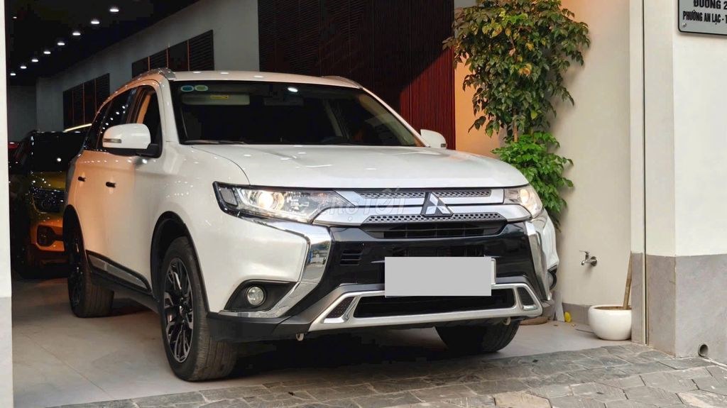 Mitsubishi Outlander 2020 - ảnh 1