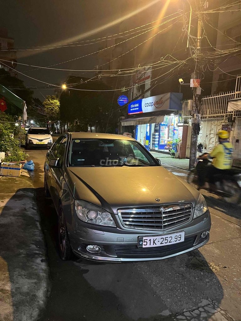 Mercedes Benz C Class 2010 - ảnh 2