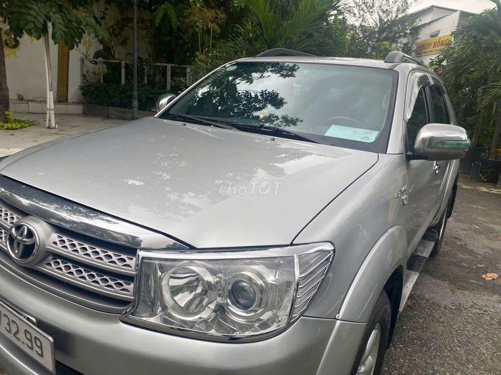 Toyota Fortuner 2009 - ảnh 2