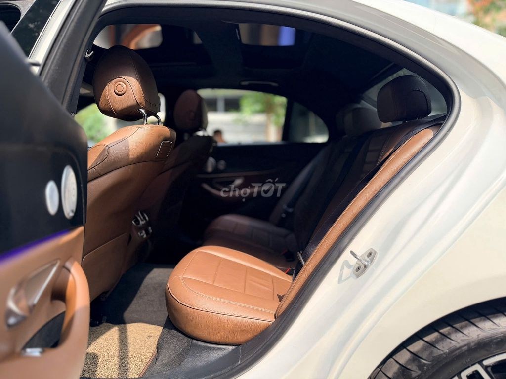 Mercedes Benz E Class 2023 - ảnh 1
