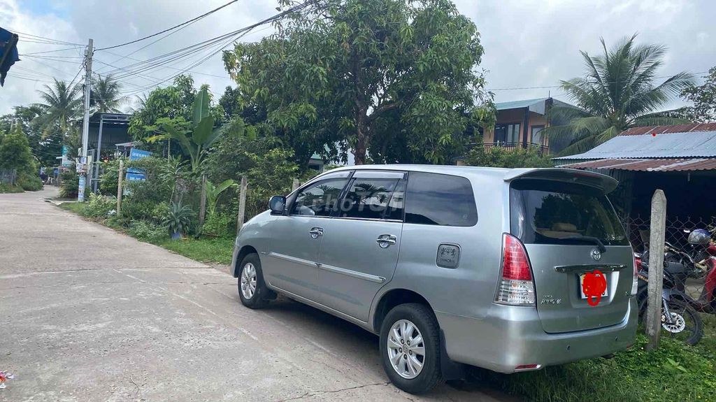 Toyota Innova 2010 - ảnh 2