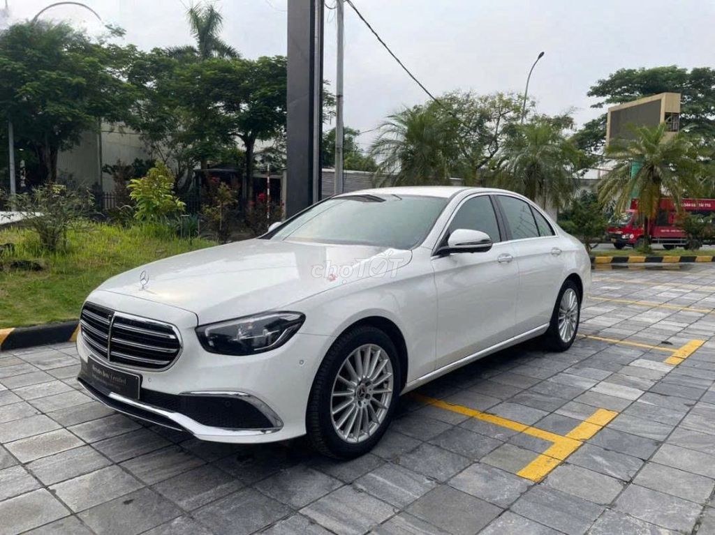 Mercedes Benz E Class 2023 - ảnh 1