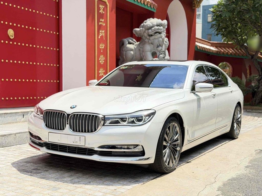 BMW 7 Series 2015 - ảnh 1