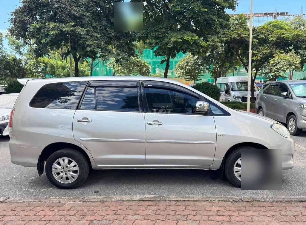 Toyota Innova 2011 - ảnh 2