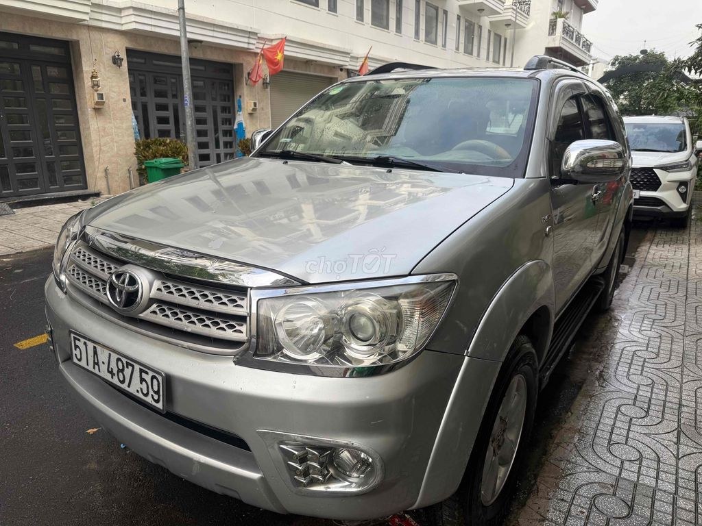 Toyota Fortuner 2010 - ảnh 1