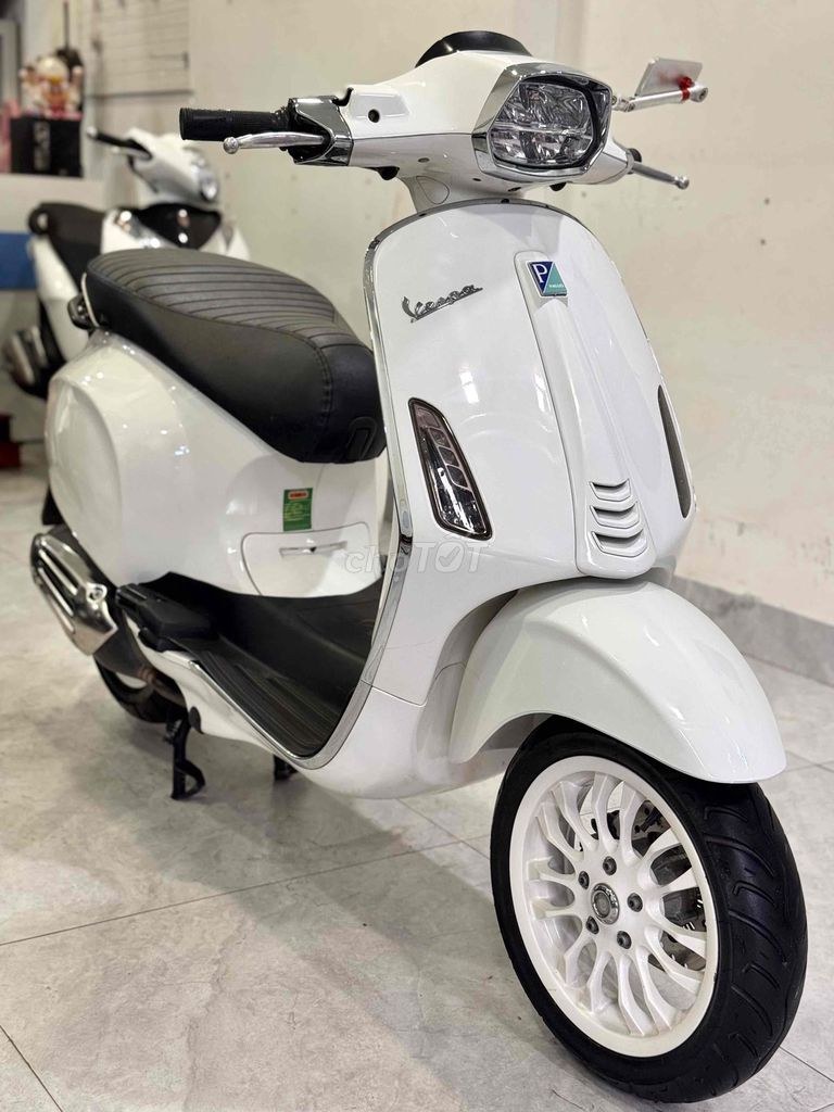 Vespa 2021 - ảnh 1