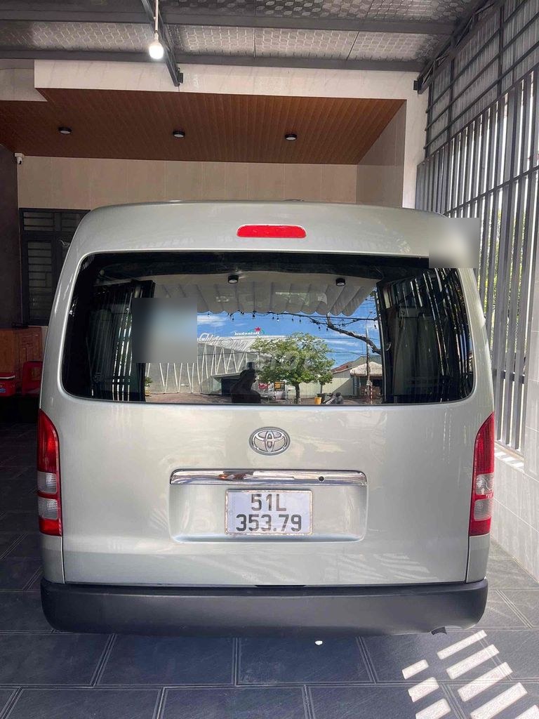 Toyota Hiace 2011 - ảnh 2