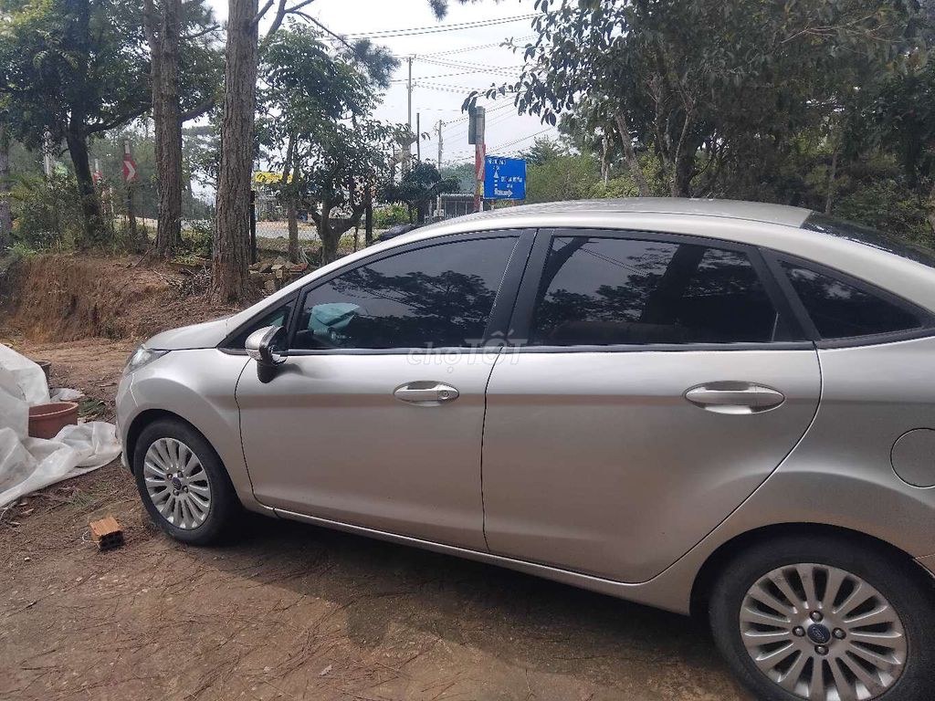 Ford Fiesta 2012 - ảnh 3