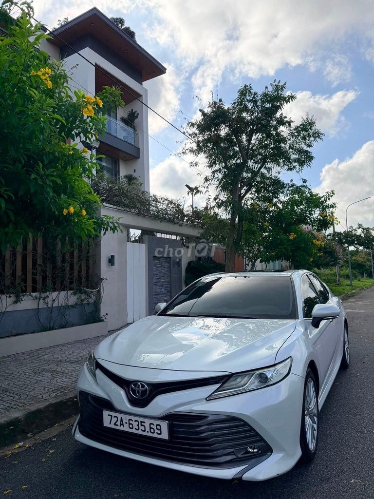 Toyota Camry 2019 - ảnh 1