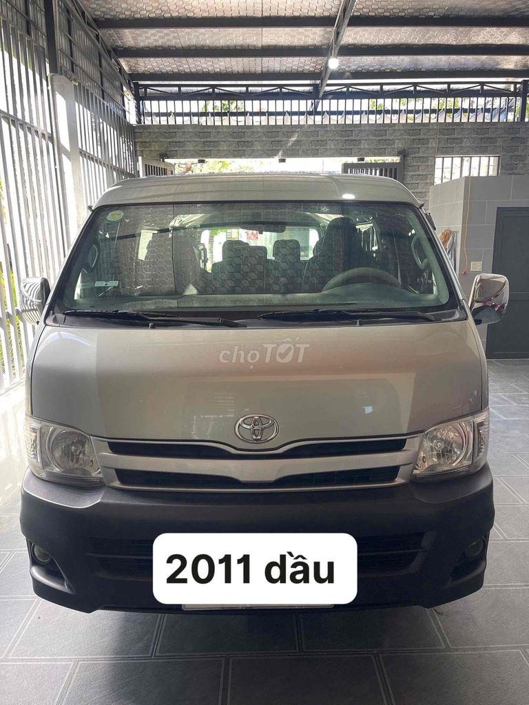 Toyota Hiace 2011 - ảnh 1