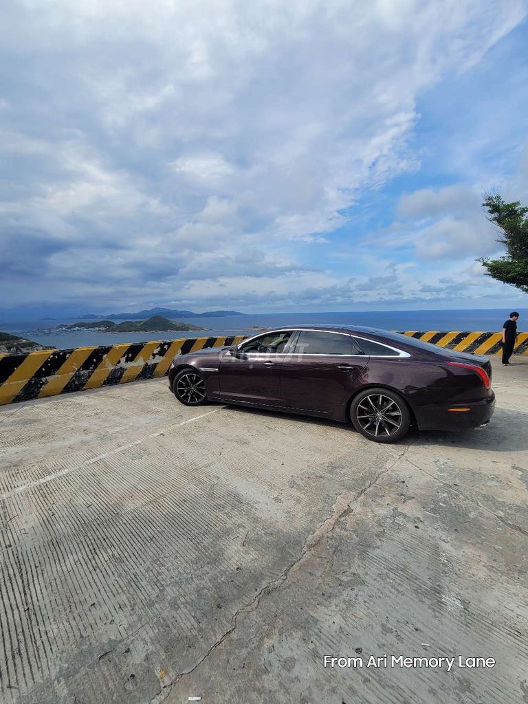 Jaguar 2012 - ảnh 2