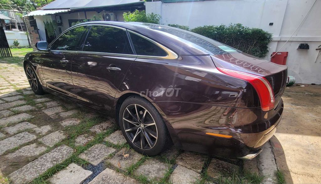 Jaguar 2012 - ảnh 4