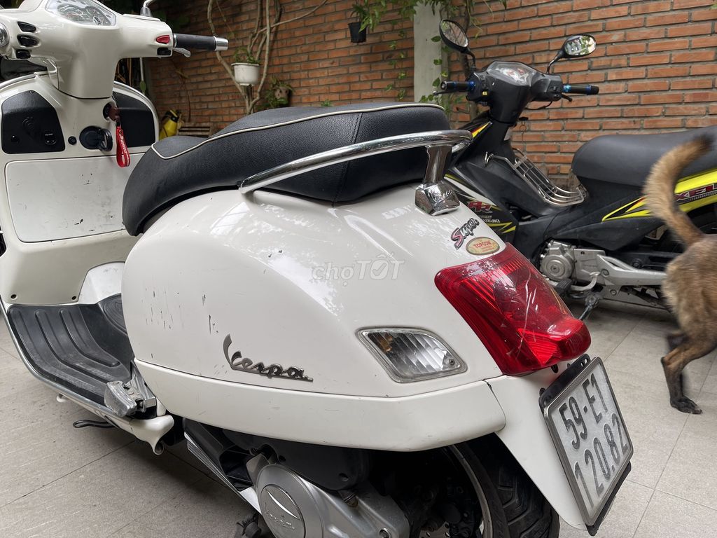 Piaggio Vespa 2012 - ảnh 3